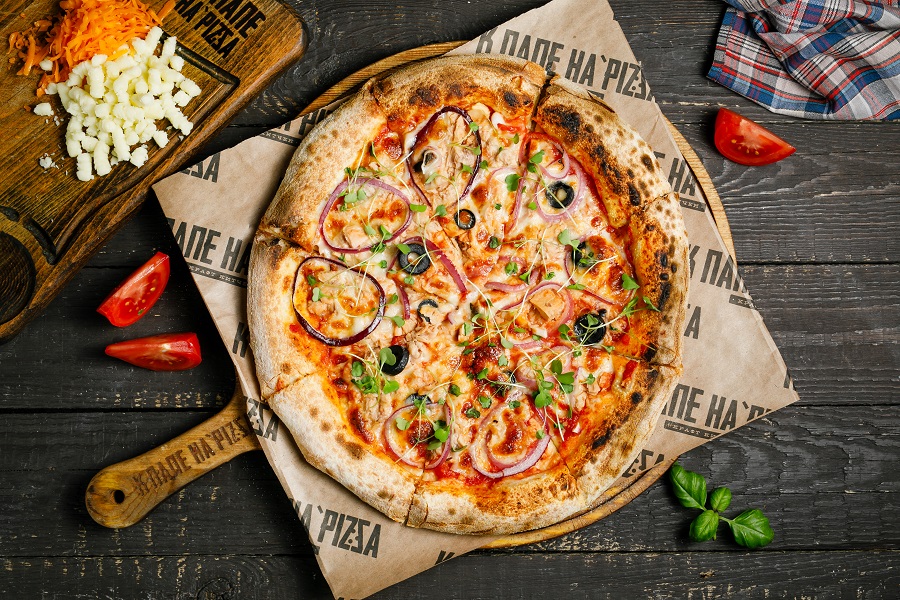 Пицца Неаполетана с тунцом и маслинами